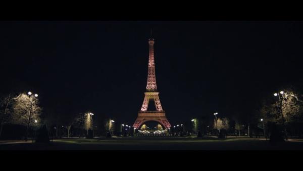 Embedded thumbnail for Vasember szórakozik az Eiffel-toronnyal